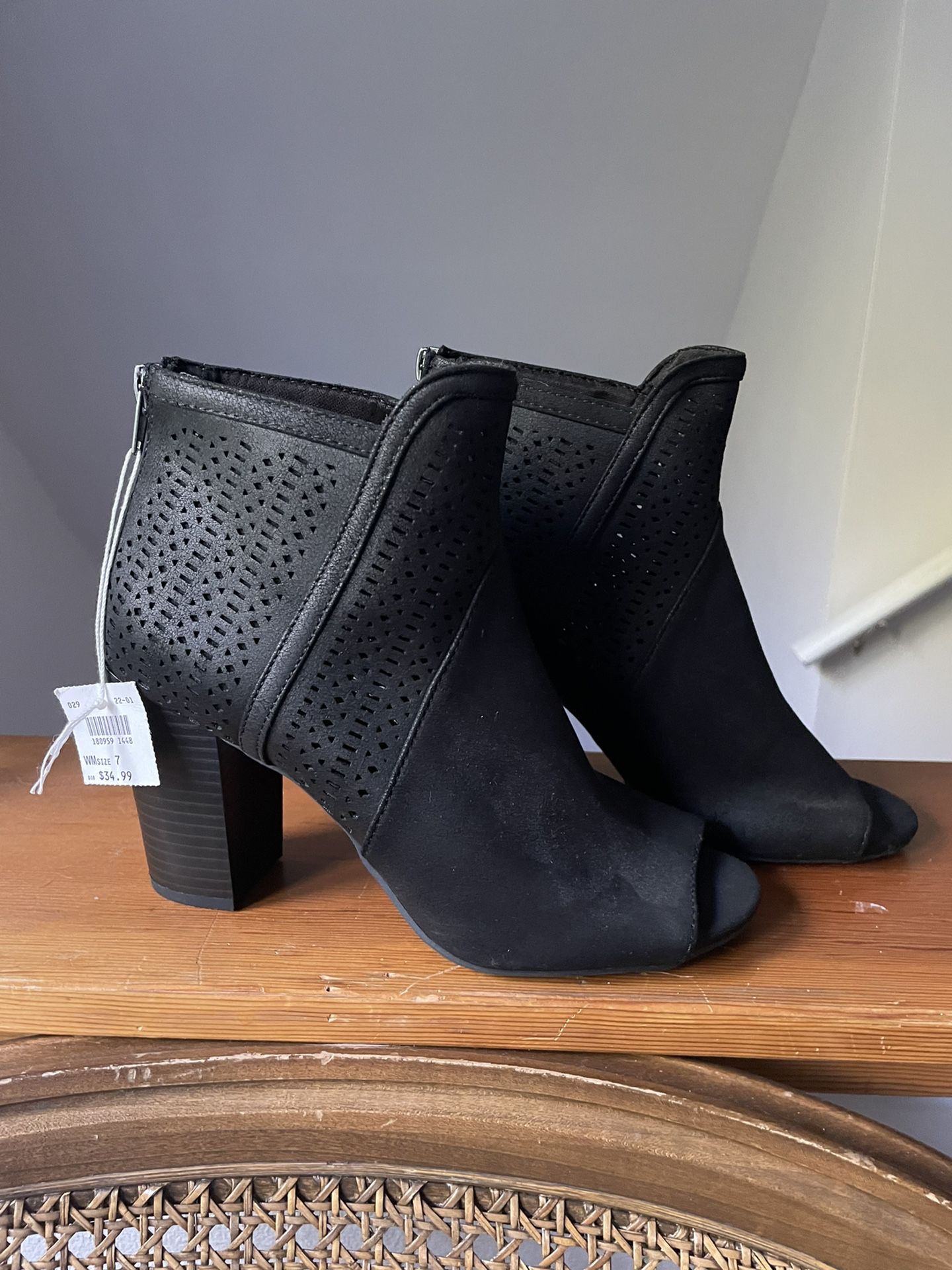 American Eagle Black booties (7) NEW With Tags
