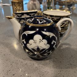 Tea Pot And Cups