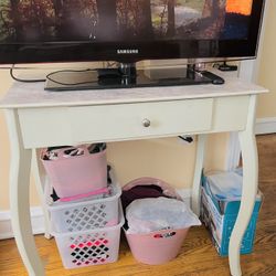 $50 Desk, also has small Vanity Mirror