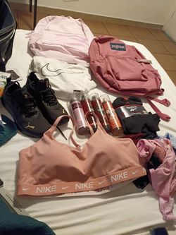 Tenis pumas talla 6 body's de  bath n body works calcetas mochila Jansport,Nike calzones thangas diferente tallas estilos todo barato