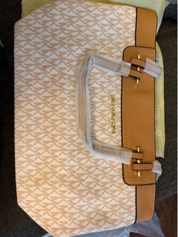 MK white purse
