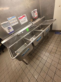 Stainless steel 3 compartment sink