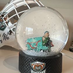 Everett Silvertips Snow Globe And MUCH More. Listing 1 Of 3