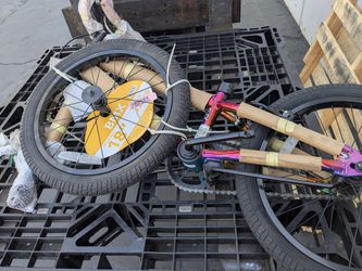 MISSING PARTS! 18-inch Jet Fuel BMX Bike for Kids