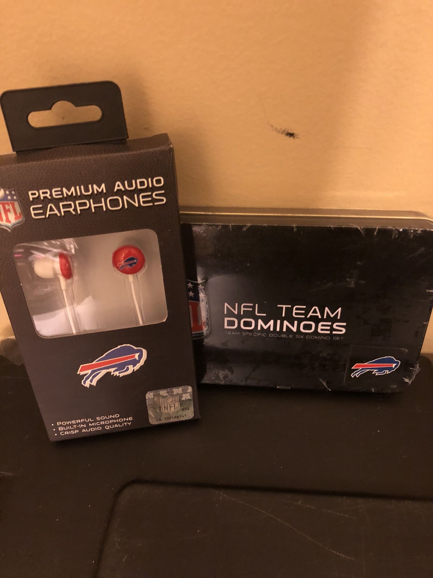 Buffalo Bills earphone and Dominos
