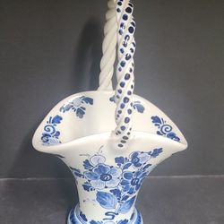 Beautiful Vintage Delft Dutch Basket, Made In Holland, Signed 