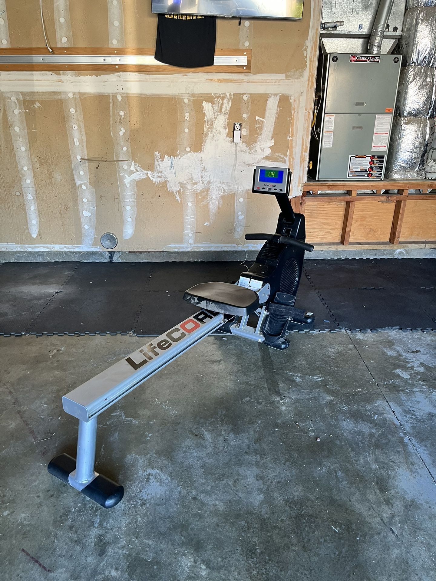 Rowing machine / Rower