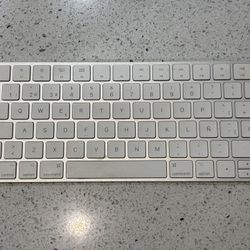 Apple Bluetooth Keyboard 