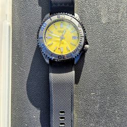 Seiko Men's Sports Watch w/Yellow & Black Silicone Strap