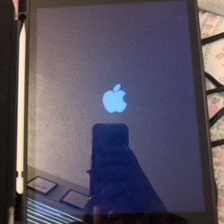 Ipad 7th Generation With Case And Apple Pencil
