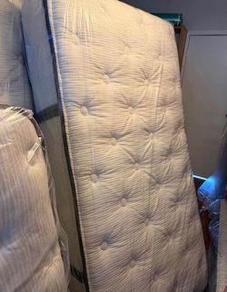 TWIN SIZE BEAUTY REST MATTRESS PICK UP TODAY