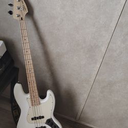 Affinity Jazz Bass Guitar w/ Fender Amplifier 
