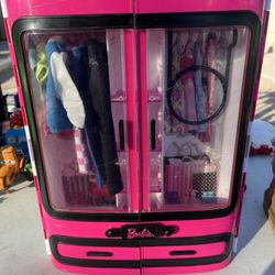 Barbie Closet With Clothes 