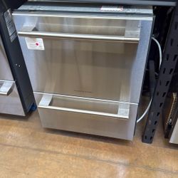 Fisher and Paykel drawer dishwasher 24”