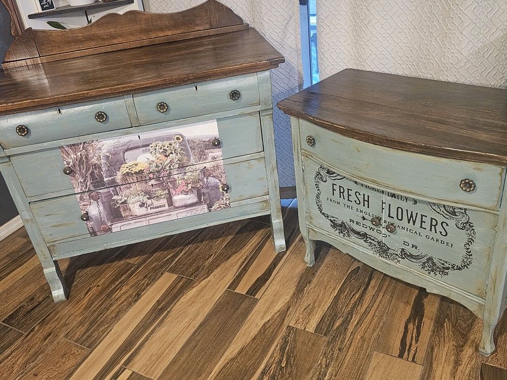 Beautiful Antique Solid Dresser Set