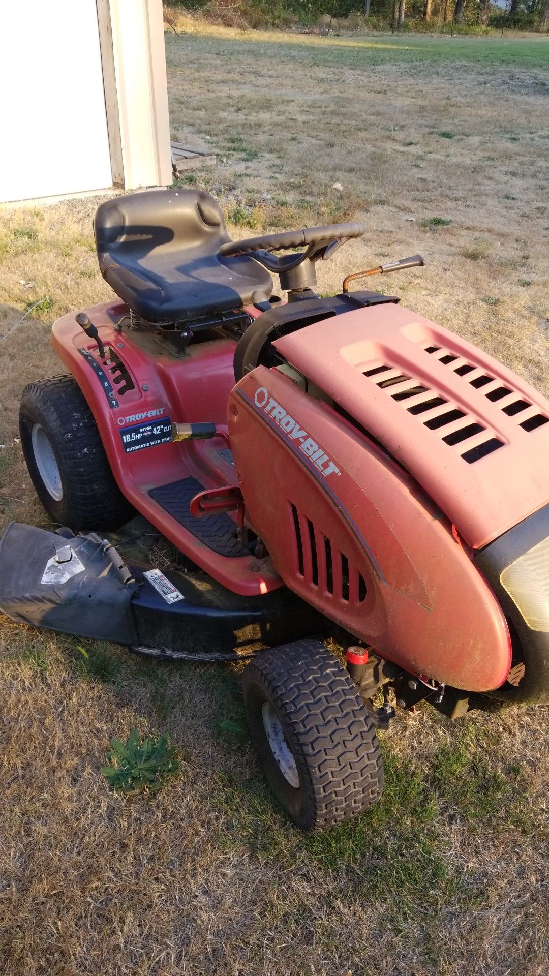 ***TROY BUILT RIDING MOWER 42 INCH DECK***