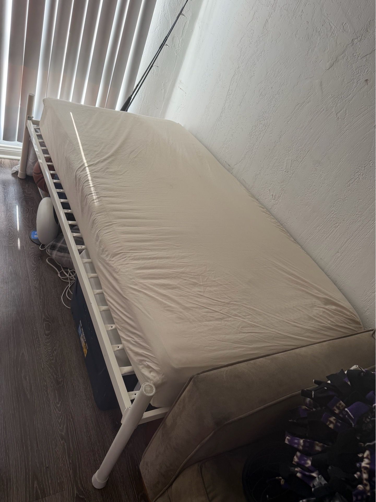 Twin size bed