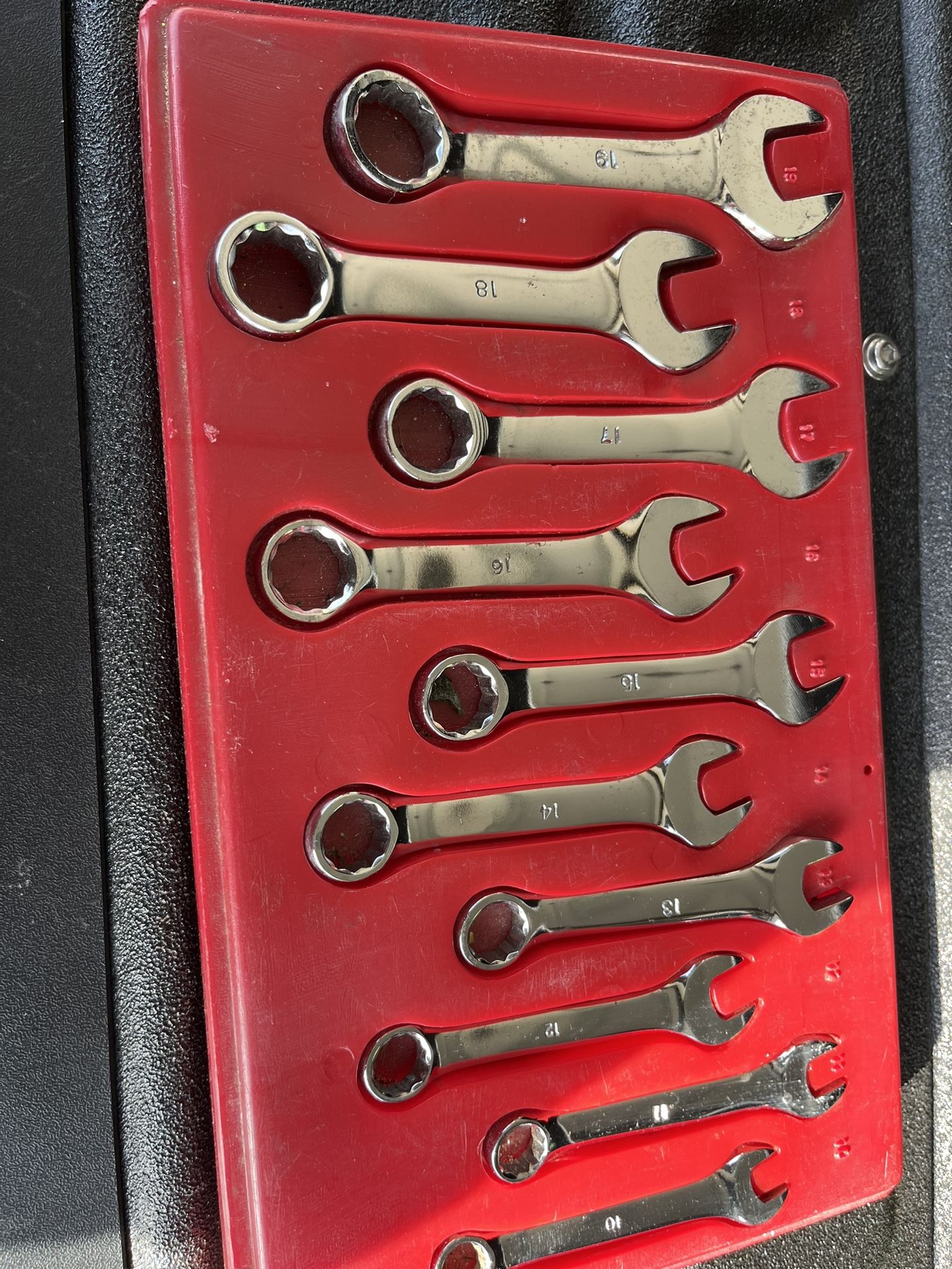 A set of snub nose metric wrenches