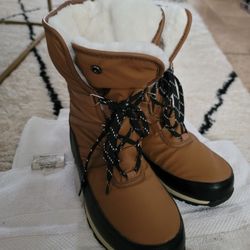 Time and Tru Women’s Nylon Winter Fur Boots Size 9