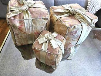 3 Vintage Pink Gold Damask Square Christmas Present Pillows