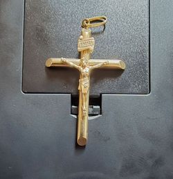 14K GOLD CROSS PENDANT 3.8 GRAMS $375