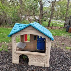 Children's outdoor playhouse
