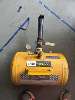 Tire Service Equipment (TSI) Cheetah CH-5, a 5-gallon