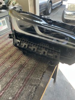 2021-24 TOYOTA VENZA RIGHT HEADLIGHT