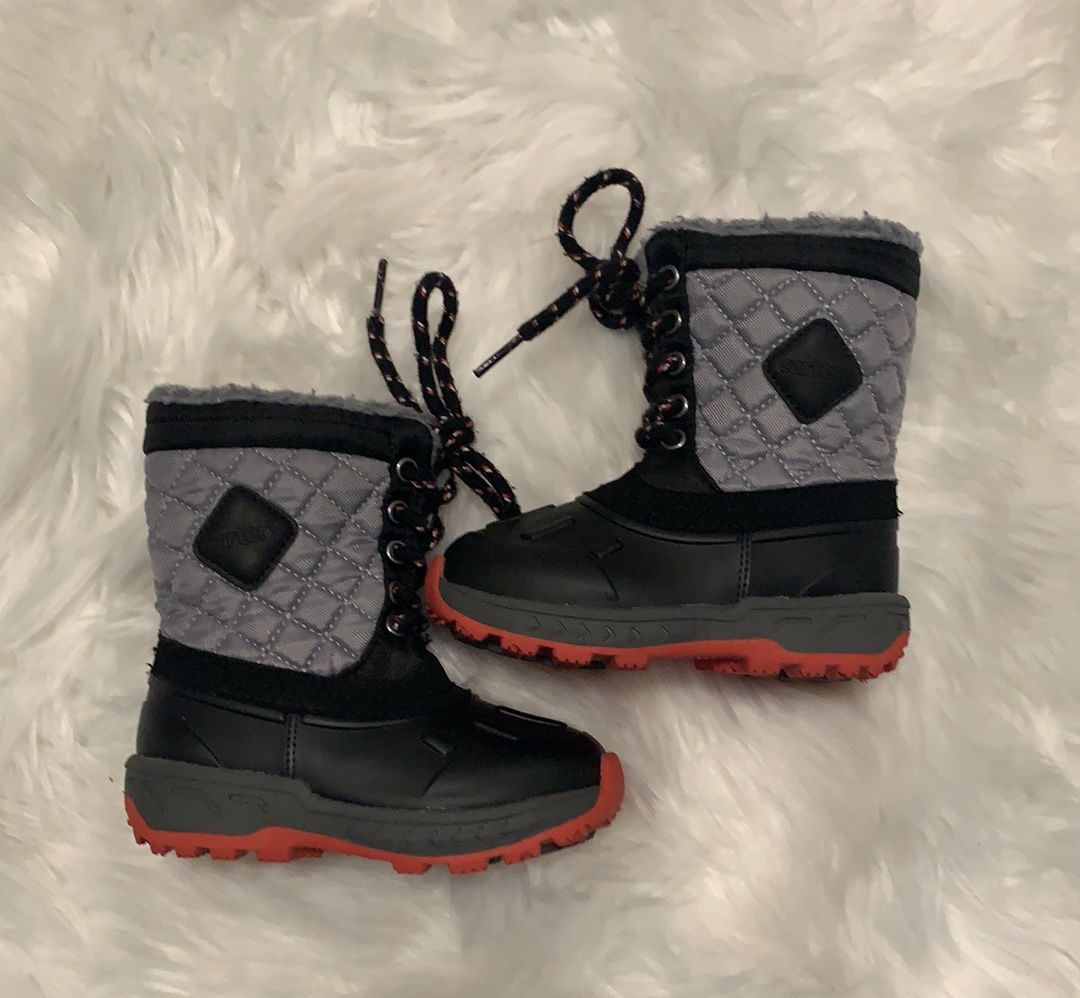 Toddler snow boots from Carter’s size 6