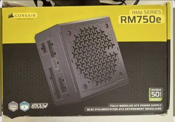 Fuente de alimentación Corsair RM750e totalmente modular ATX 3.1 de 750 W con conector PCIe de 24 pines, color negro.