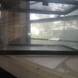 10 Gallon Tank With Lid Great For Lizards Or Fish Just The Tank And Lid