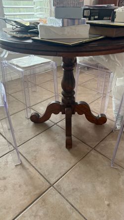 36-inch round pedestal table
