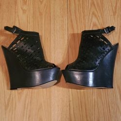 Black Wedges High 👠 (Just Fab Shoes )..Size 6 Womens..Brand New!