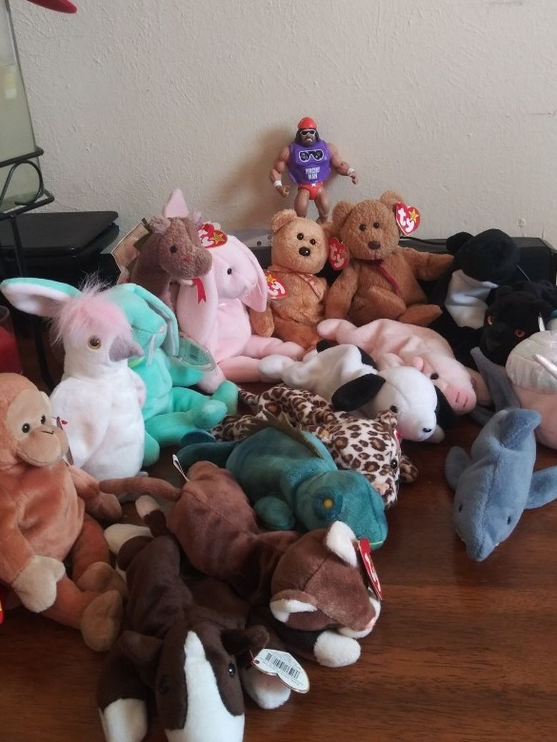 18 Beanie Babies