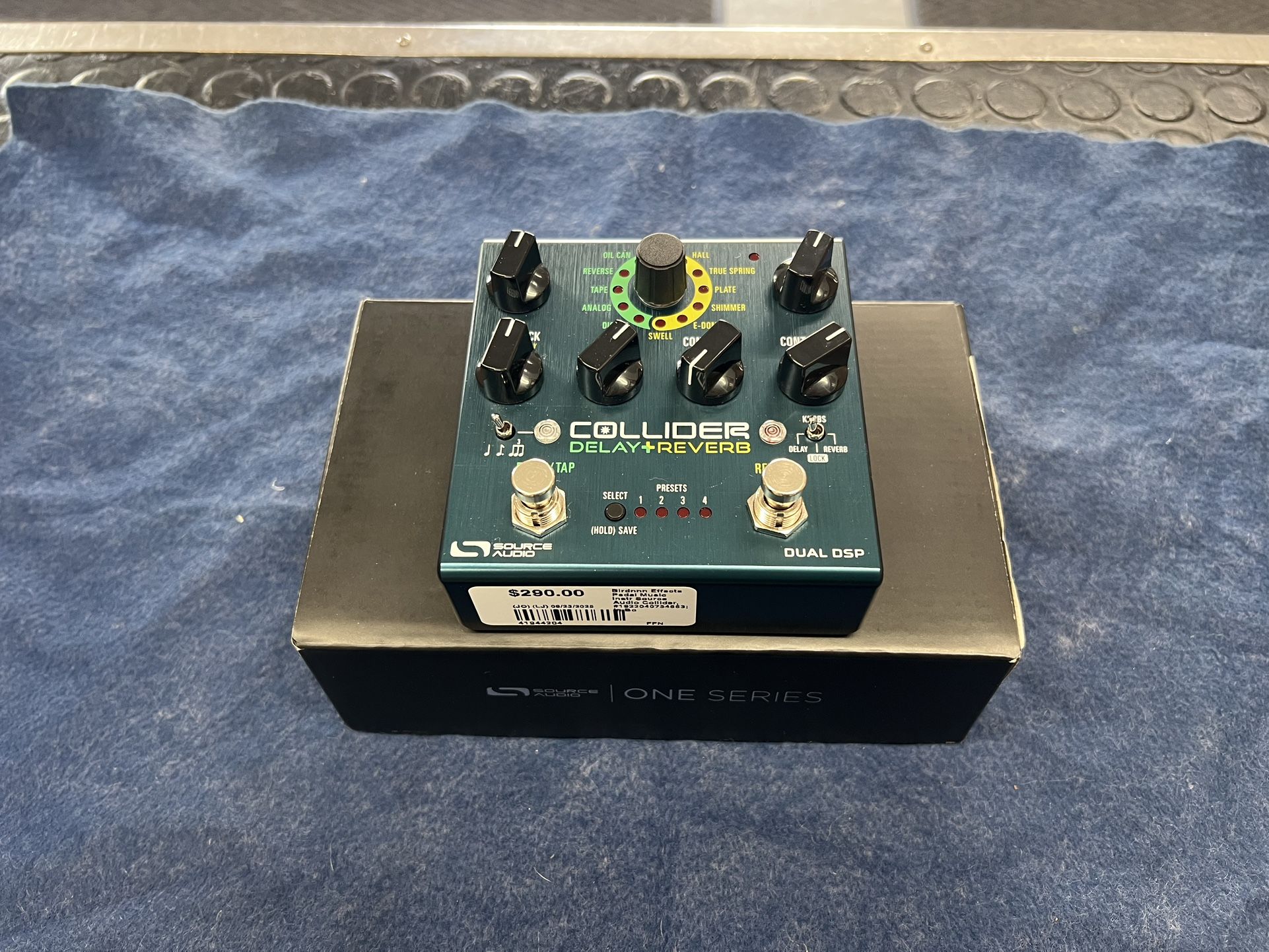 Source Audio Collider Delay+Reverb Effects Pedal