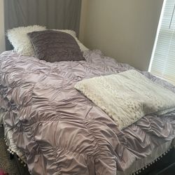 Full Bed, Comforter, Pillow, Mattress, Bedsheets