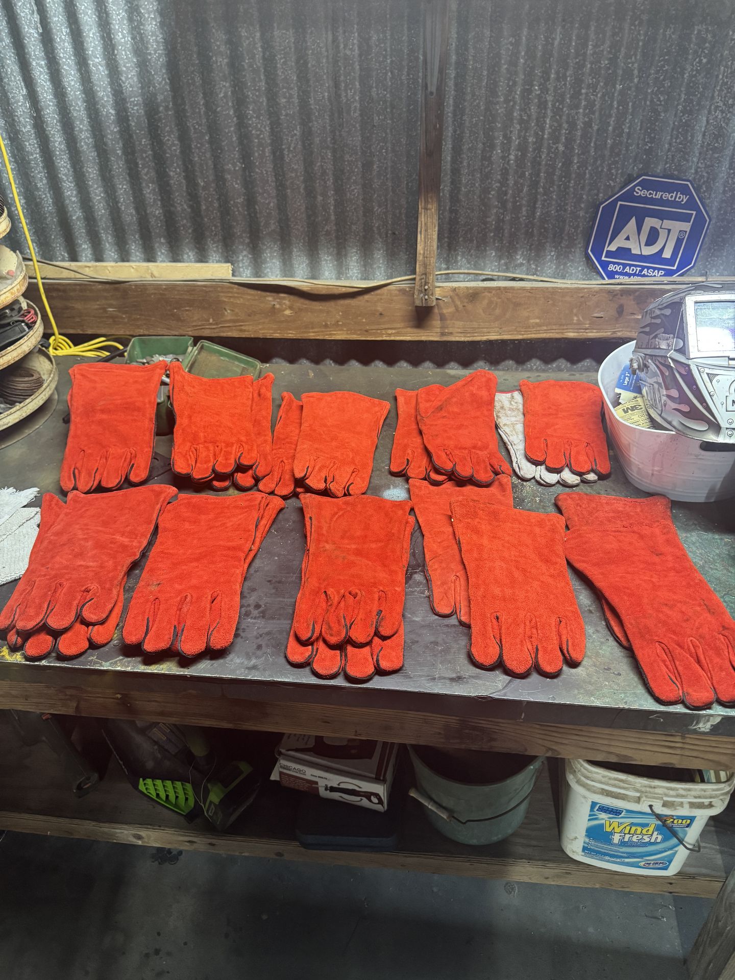 Welding gloves