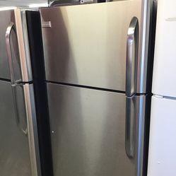 Frigidaire 19 Cu Ft Stainless Steel Top And Bottom Fridge. 1 year Warranty 