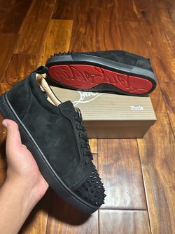 Louboutin red bottoms  (suela roja)