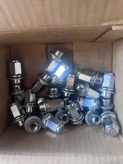 Toyota Tundra Chrome Lug Nuts 2004-2006