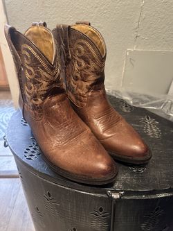 Shyanne women’s boots size 9 B