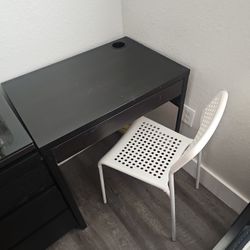 Small Blk Desk With Chair