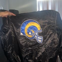 XL black label starter jacket the white Bulls jacket still has tags 