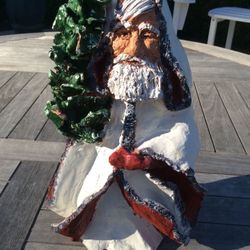CHRISTMAS CUSTOM MADE, POTTERY OLD WORLD SANTA WITH CHRISTMAS TREE, HEAVY, NEW!