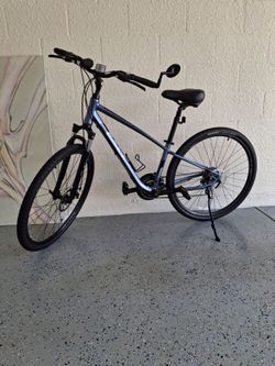XS Giant Cypress 28 inch bike