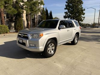 2012 Toyota 4Runner - 4x4 - 3rd Row Seats - Clean title - Warranty!!!