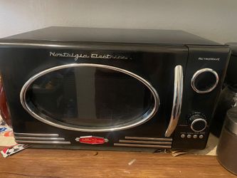 Nostalgia Electrics RetroWave Microwave Black