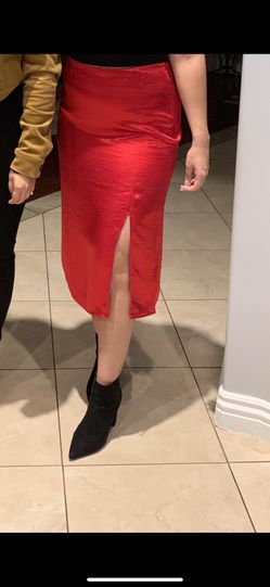 H&M Red Satin Knee Length Skirt 