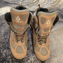 Vasque Breeze GORE-TEX Hiking Boots. 