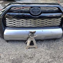 2015 Toyota 4 runner trd pro front bumper with all trims and grills
